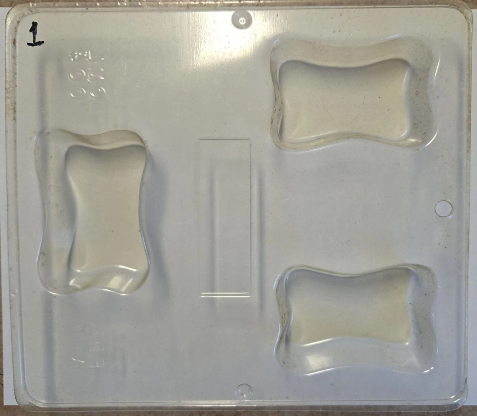 Lote de 12 paneles de molde de barra de jabón transparente 3 barras cada uno - Forma de hueso de perro - USADOS, TAL CUAL Foto 2 de 4