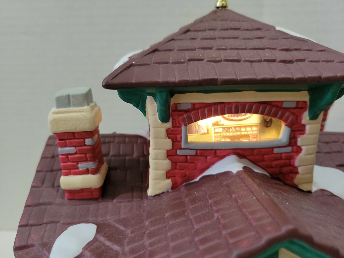 VINTAGE Mr Christmas Holiday in Motion Holly Station Train