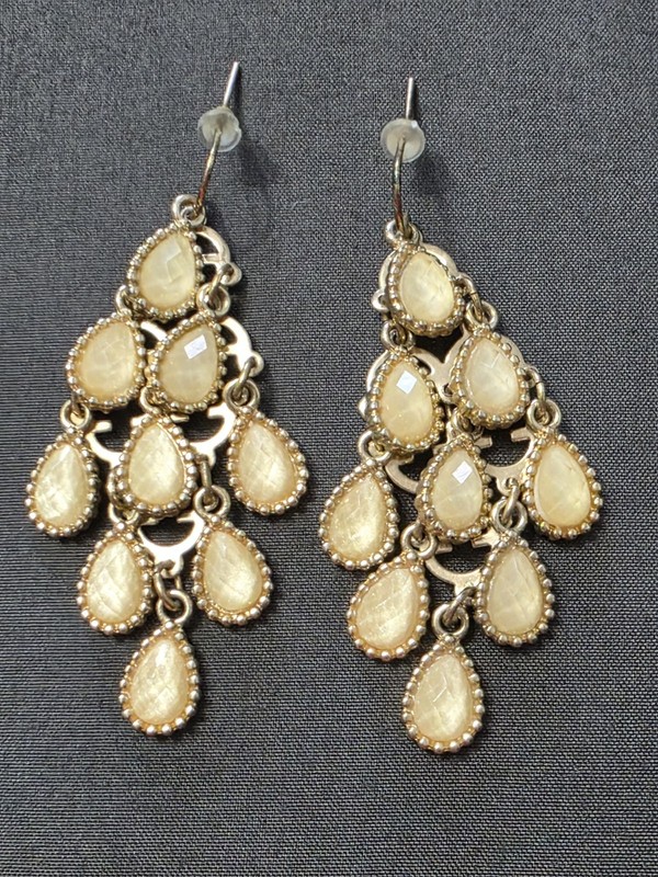 Estate  - Gold Tone - Chandelier Fashion Dangle Earrings - Item 554