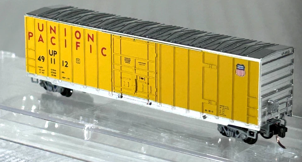 MICRO-TRAINS Z SCALE 50' RIB SIDE BOX CAR UNION PACIFIC 51100164 - Image 2 of 3