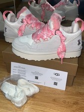 Ugg LOWMEL beige. Neuve jamais porté. Boîte incluse. Disponible en 38 , 39