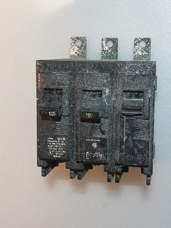 Siemans B3100 breaker 100 amp 3 pole (SS-D189) DAMAGED Working