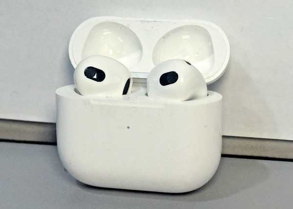 Apple AirPods 3ª Generación con Estuche de Carga MagSafe Set Auténtico 3