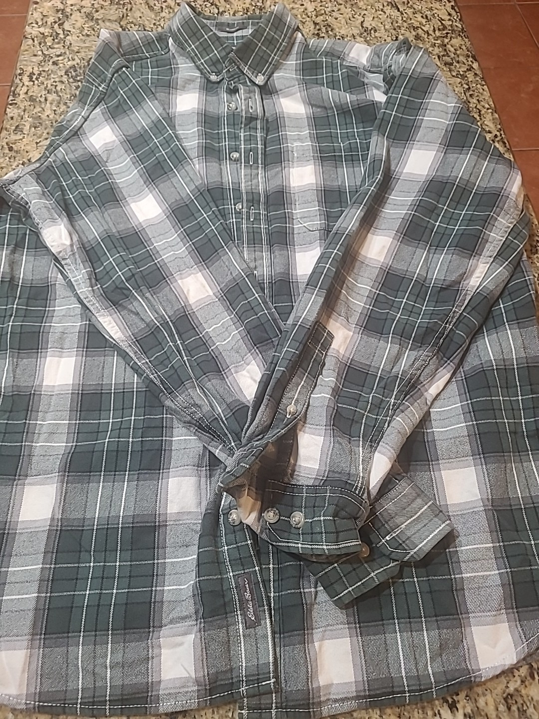Eddie Bauer Men's Tall XL Relaxed Fit Green Grey White Plaid Shirt