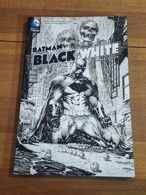 BATMAN BLACK & WHITE VOL 4 SC MEMORIAL DAY SALE! MAKE ME AN OFFER i CAN'T REFUSE