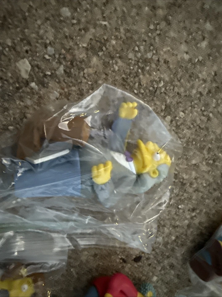 Simpsons World of Springfield Action Figures Playmates Mixed 25 Accessories - Image 2 of 4