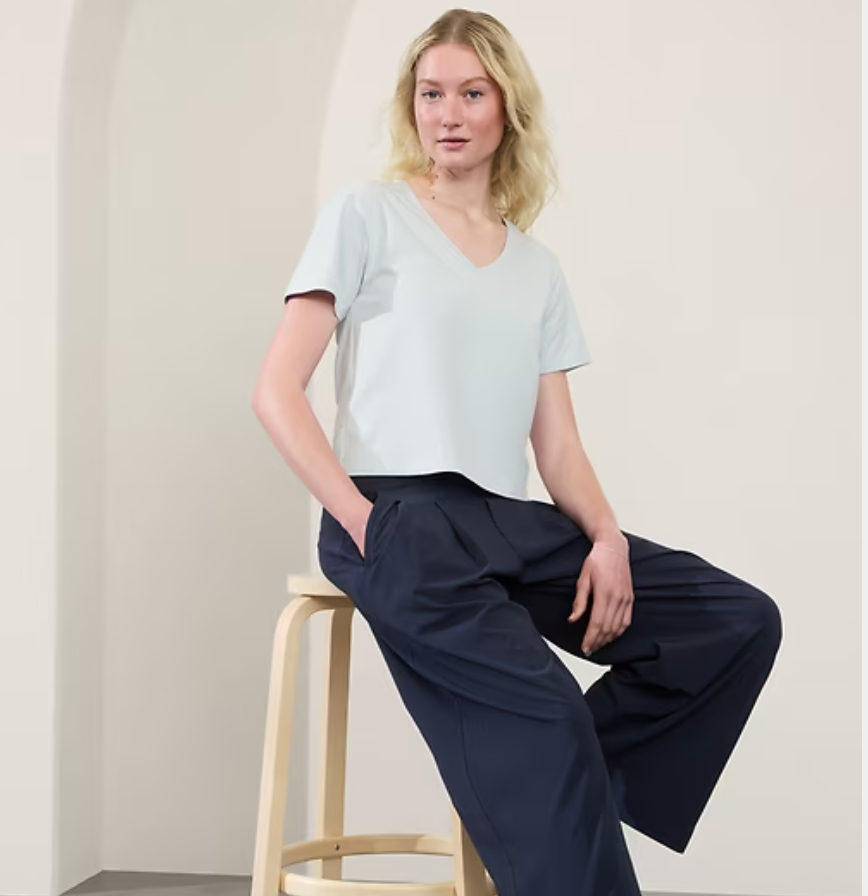 Athleta XL Essential V Neck Tee Snowfall Blue