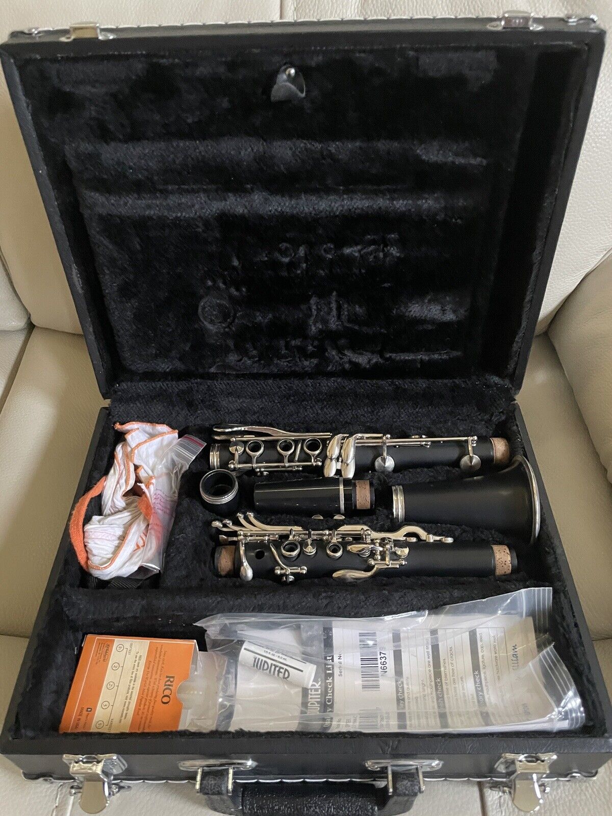 Jupiter Clarinet JCL-631 Hard Case Musical Instrument