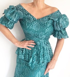 emerald green peplum dress