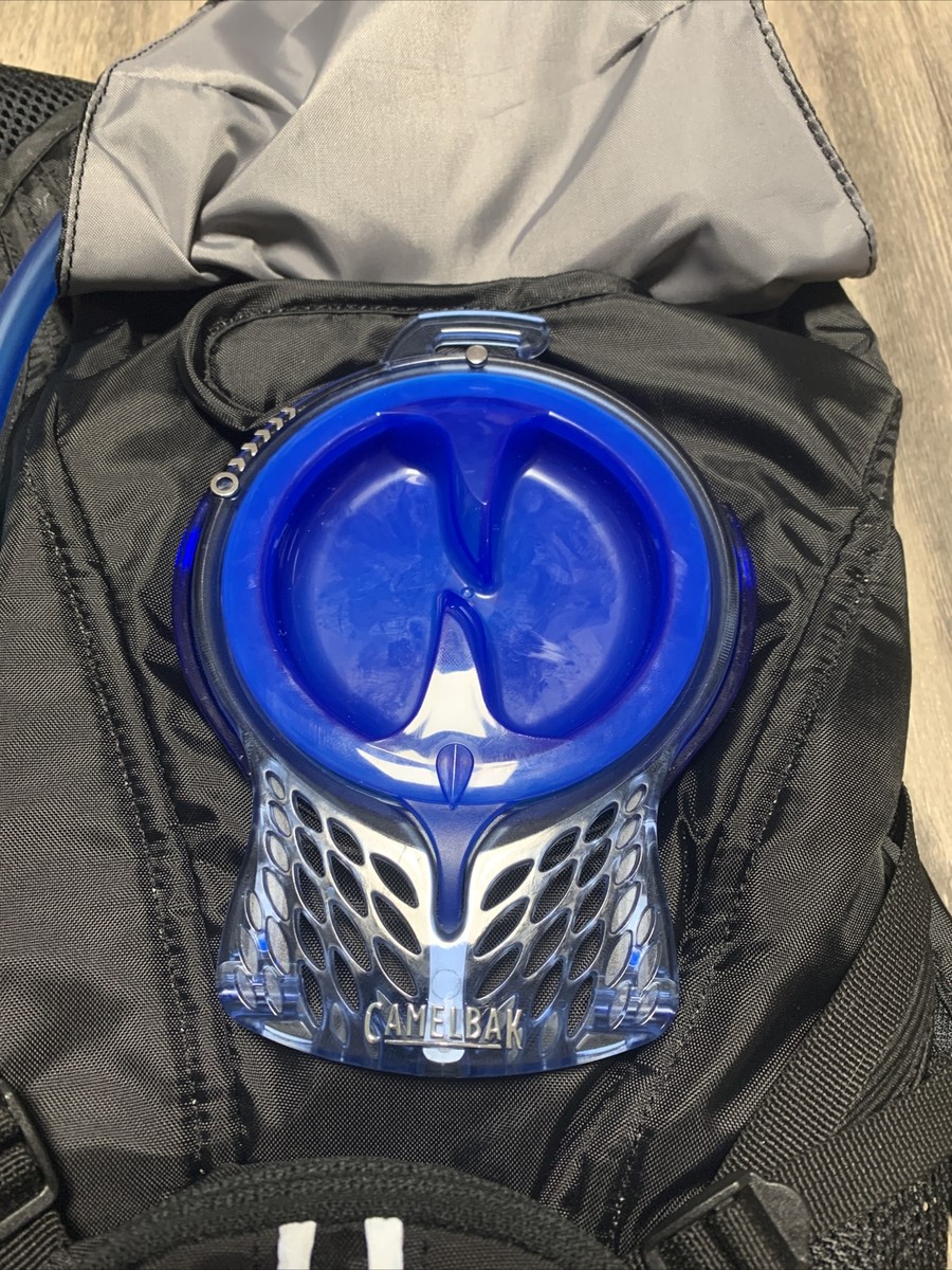 CamelBak Veste d'Hydrataion + 1.5L Poche d'Hydratation - Circuit 5 - noir CamelBak Veste d'Hydrataion + 1.5L Poche d'Hydratation - Circuit 5 - noir