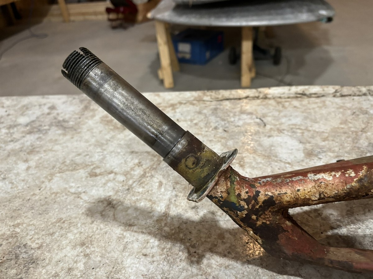 Piper Pacer PA-20 135 Left Front Main Landing Gear Leg Axle L