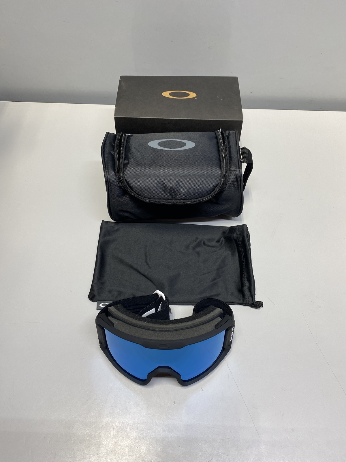 Oakley Line Miner L Factory Pilot Snow Goggles with Sapphire Iridium Lens for Optimal Clarity and Style