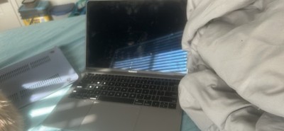 Apple MacBook 13'' Silver Laptop SSD Backlit Keyboard Built-in Webcam