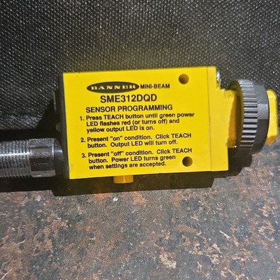 Banner SME312DQD Mini-Beam Photoelectric Sensor DC SPDT Digital Panel Connector