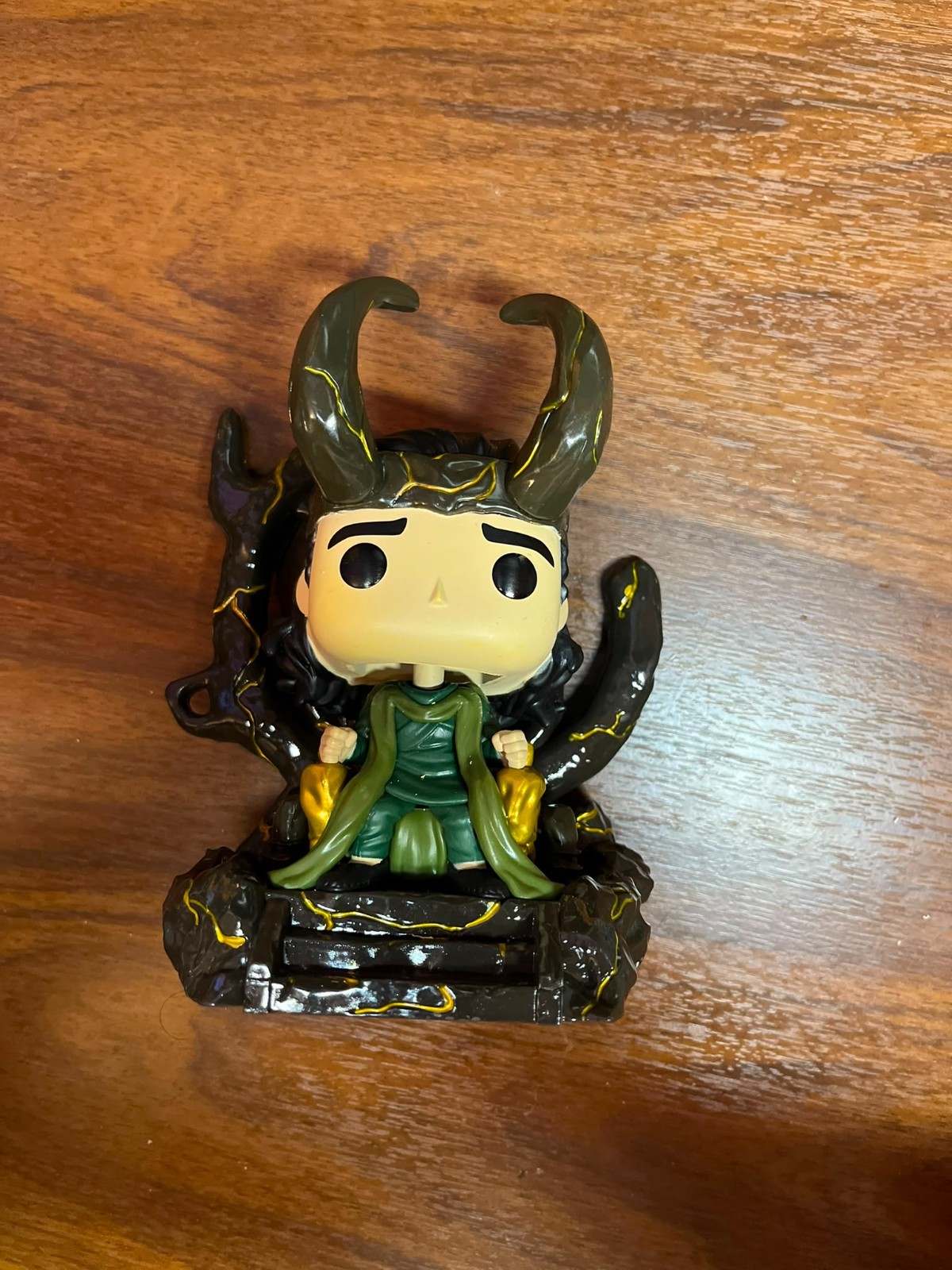 Funko Pop! Deluxe Marvel Loki Season 2 - God Loki on Throne #1313