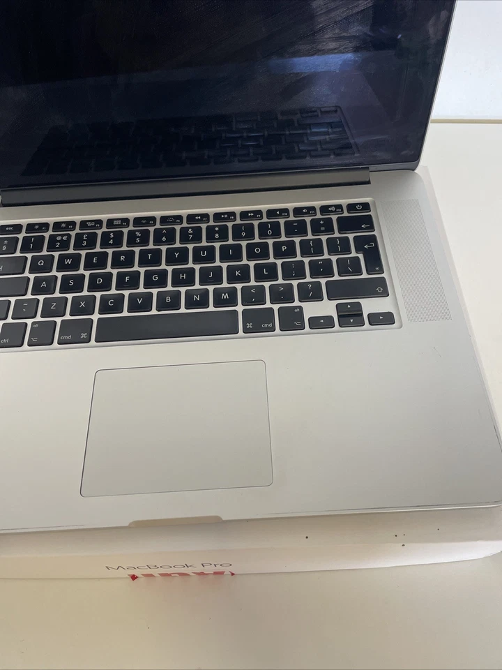 Apple Retina MacBook Pro - 2015 - 17” Display - i7 2.2GHz - 512GB PARTS ONLY - Image 3 of 4