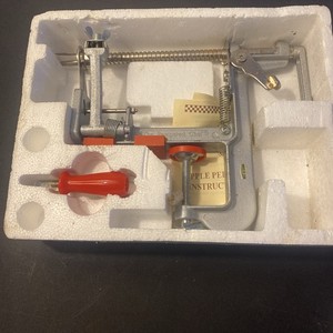 Pampered Chef Apple Corer Peeler Slicer. No box.