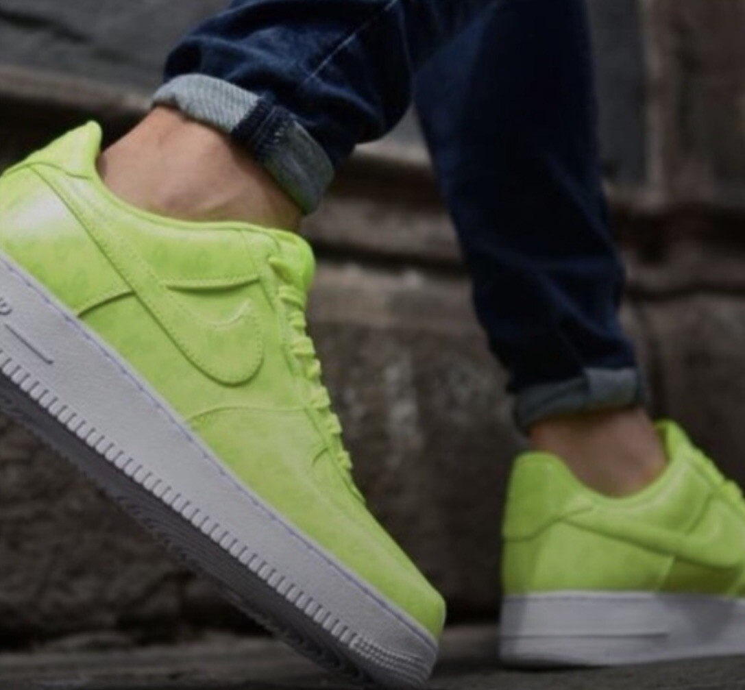 スニーカー Nike Air Force 1 Sage Low Barely Volt (W) Size 7 - Nike Air Force 1 Sage Low Barely Volt W for sale
