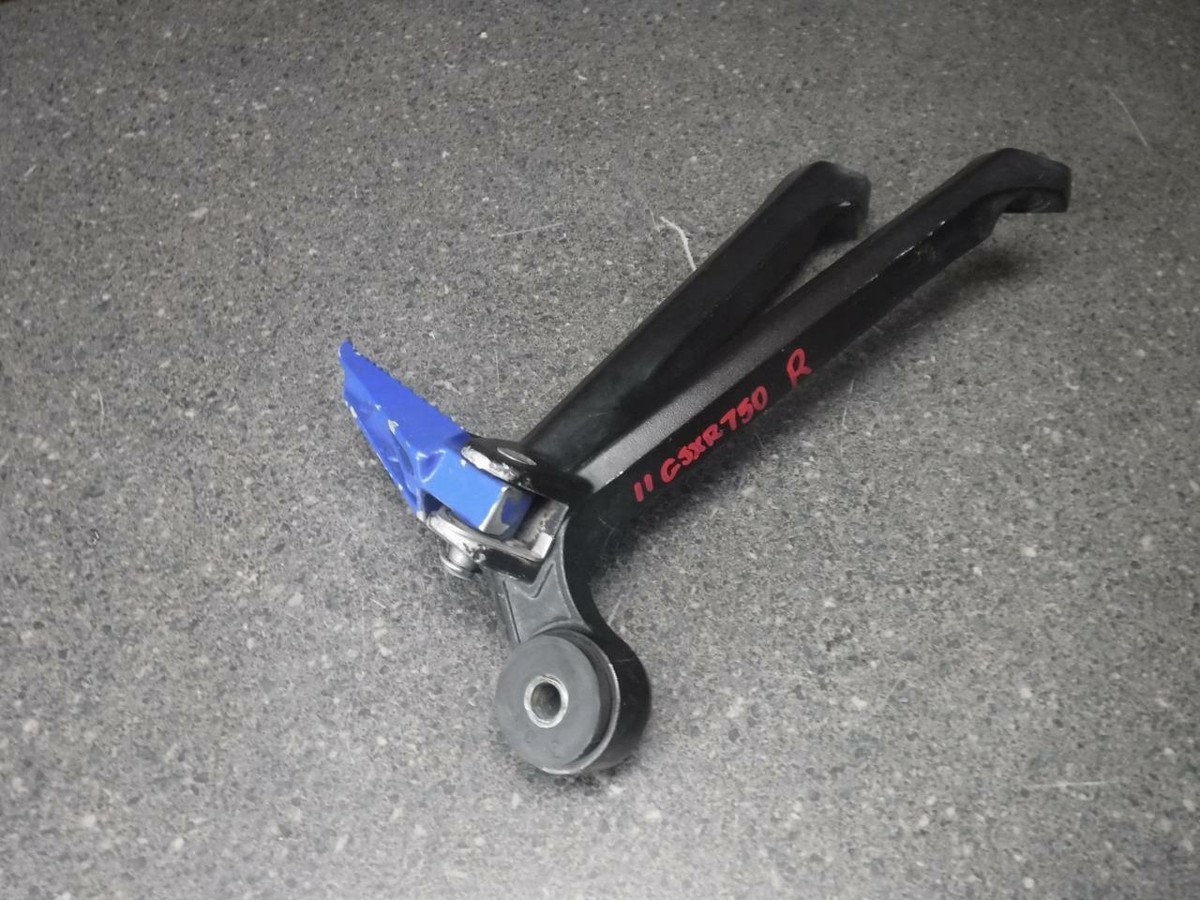 11 Suzuki GSXR GSX-R 750 Right Side Passenger Peg & Bracket