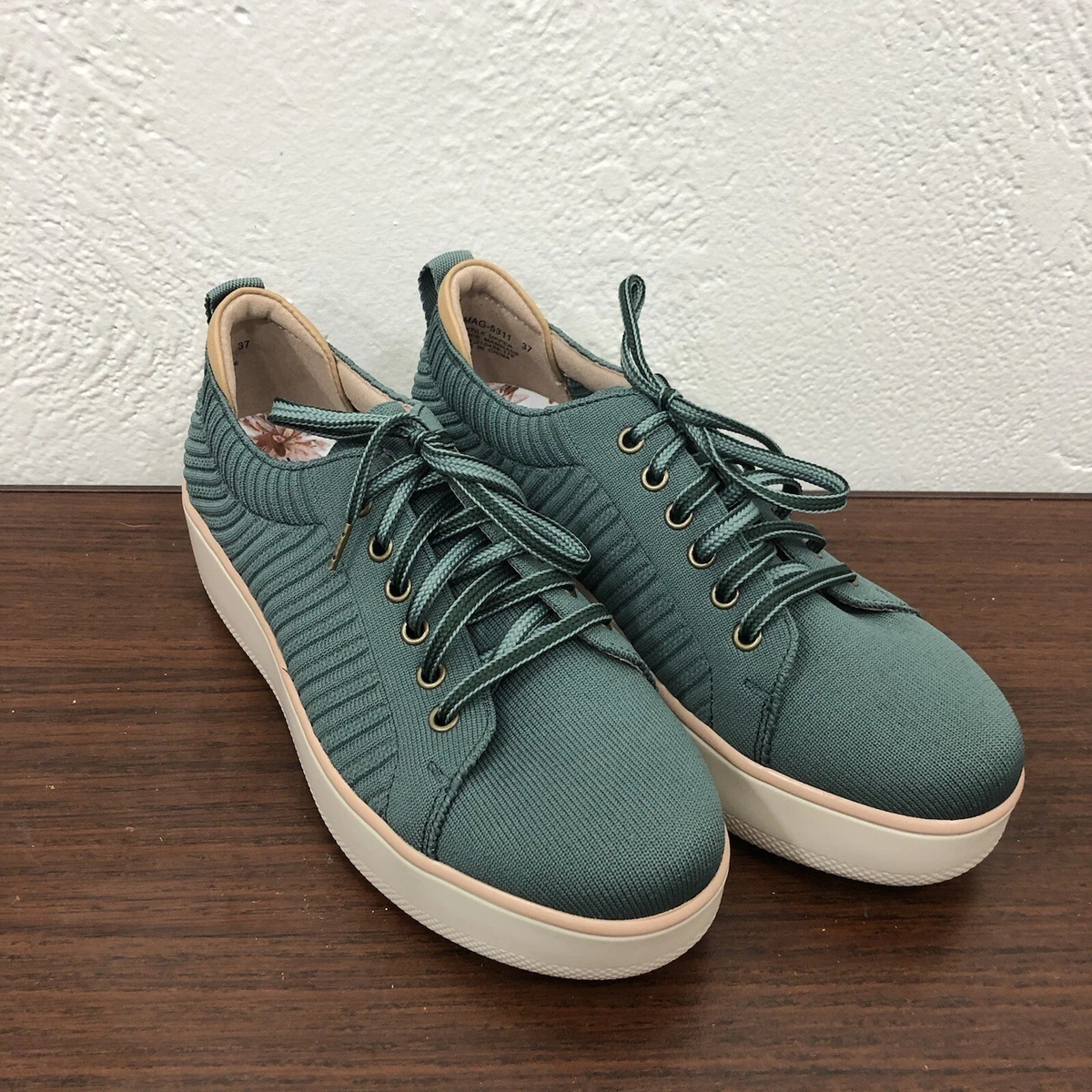 Traq by Alegria Womens 37 US 7 7.5 Magiq Smart Walking Shoes