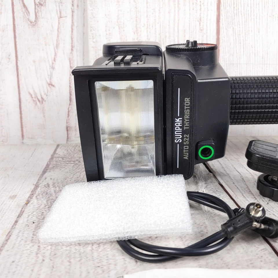TESTED - Sunpak Auto 522 Handle Mount Camera Flash w/ Bracket, Sync Cord - WORKS - Image 3 of 4