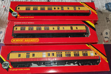 vintage Hornby Railways OO-gauge model train coaches R929, R438
