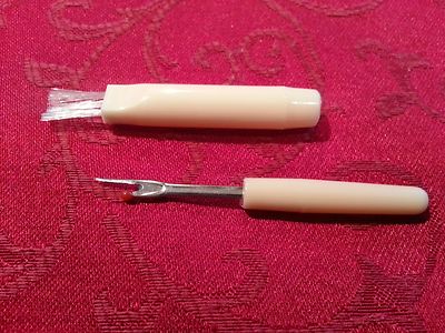 Sewing Machine Quick Unpick Notions,  Seam Ripper & Brush Combo 