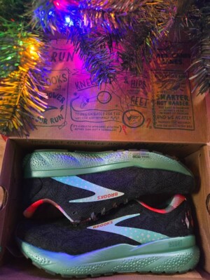 Brooks Ghost 16 Run Merry Xmas Plaid/Red/Green Sport Gym Run