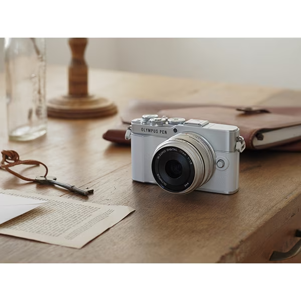 OLYMPUS PEN E-P7 Mirrorless White Camera 14-42mm EZ 40-150mm R