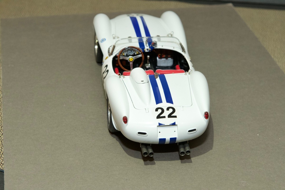 1/18 CMC 1958 Ferrari 250 Testa Rossa Pontoon Fender Chasis 1/18 CMC 1958 Ferrari 250 Testa Rossa Pontoon Fender Chasis