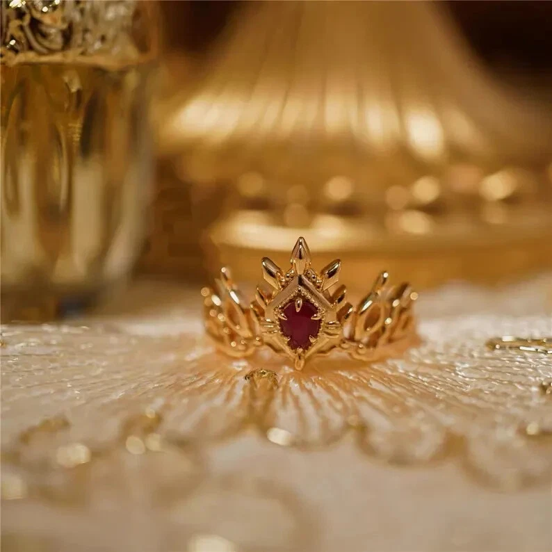 Anillo Halloween Whitchy 1,18 quilates corte pera rubí simulado chapado en oro amarillo de 14 quilates Foto 3 de 4