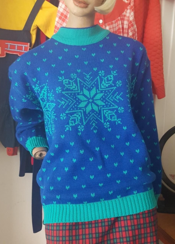 BNWT VINTAGE Snow Crystals Theme Sky Blue and Aqua Green Jumper Pullover Size S - Picture 1 of 7