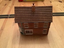 HORNBY SKALEDALE 00 GAUGE - R8624 -  CORNER SHOP - UNBOXED