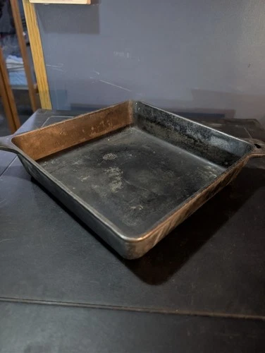 Griswold #768 Square Utility Skillet Small Logo Erie PA Cast Iron - SITS FLAT