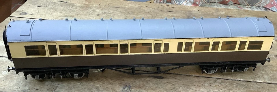 GAUGE 1 1:32 SCALE SCRATCH BUILT COACHES WITH QUALITY METAL BOGIES AND LIGHTING - Image 3 of 4
