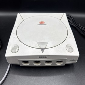 SEGA Dreamcast Console - White W/ 2 Controllers And 2 Games - TESTED & WORKING