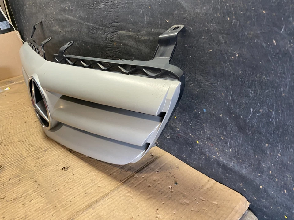 2006-2008 Mercedes W251 R-Class R350 R500 Front Upper Grill Grille OEM S9565 DG - Image 2 of 4