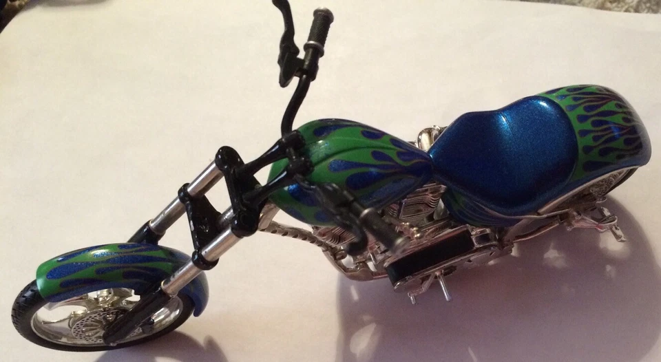 "Moto de juguete West Coast Choppers 2003 6"" de largo y 3"" de alto" Foto 2 de 4