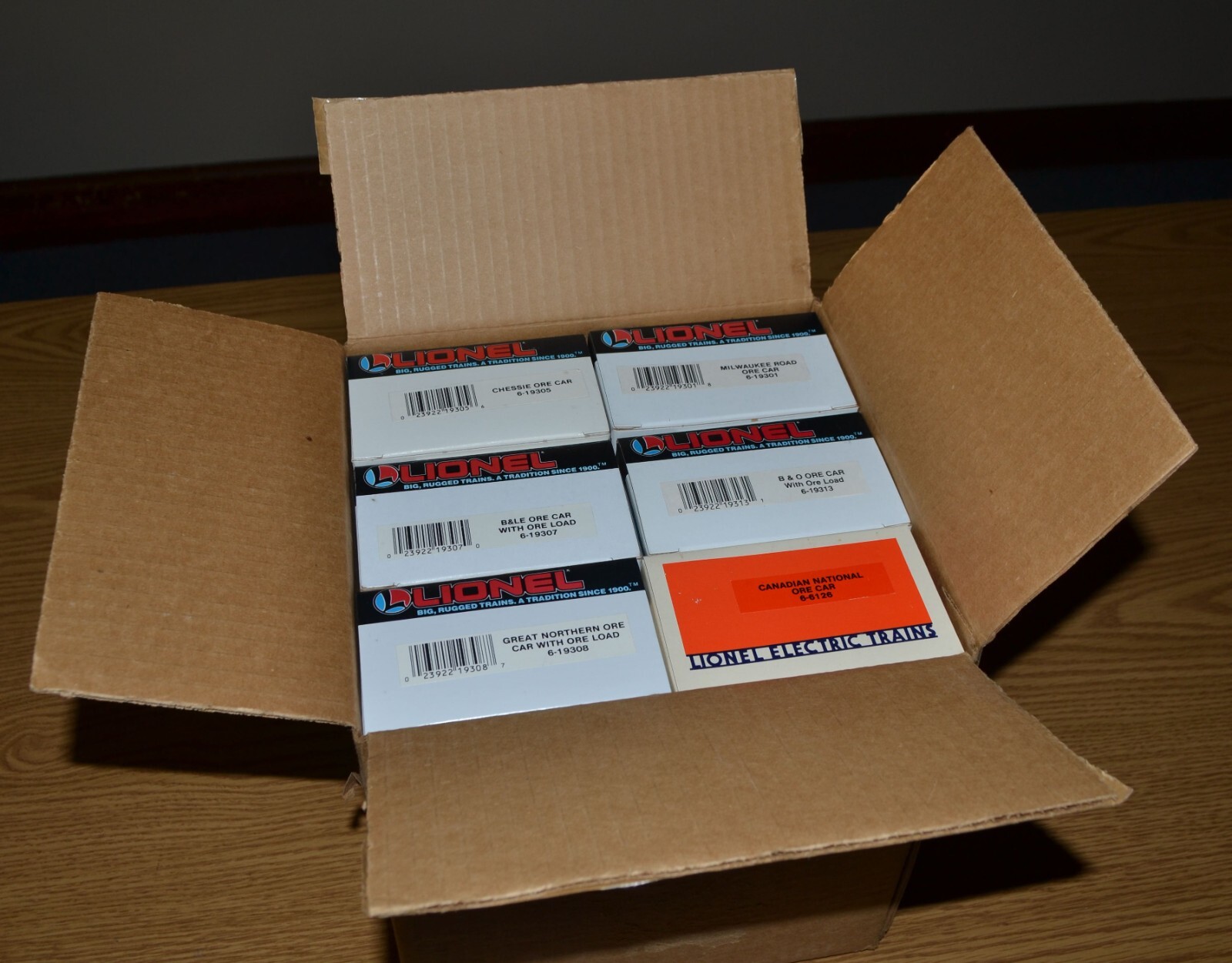 Lionel NEW Carton of 6 Different Ore Cars #6-19300 series  Shipping Box - 1987
