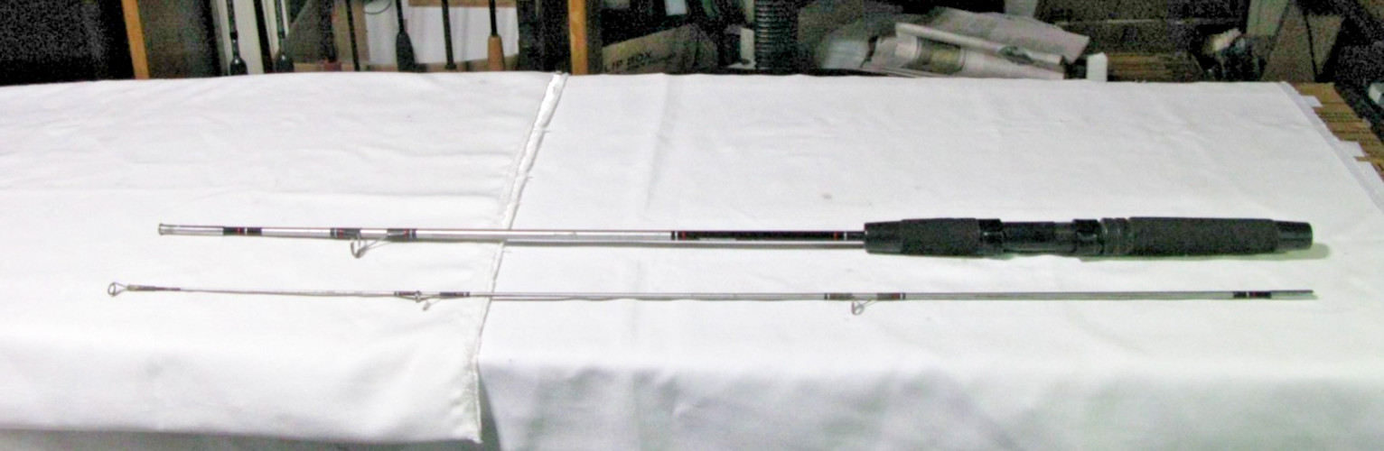 Shakespeare 5'6" Combo 300 Spinning/Spincast Rod, 2 Pc, Med Lt, 6-12lb - GUC