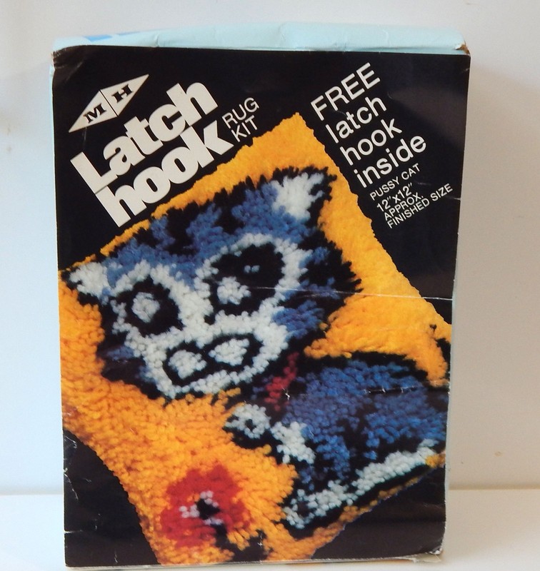 M H Pussy Cat Latch Hook Kit -  12" x 12" - New