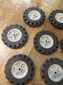 K'NEX Large 3&frac12;" 3.5" Wheels w/ Gray Hubs Lot of 14 Vintage Knex Rubber Tires HB