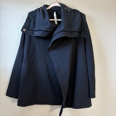 Lululemon Womens Size 6 Black Snap Collar Wrap Jacket Oscar Wilde Quote
