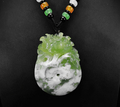 Jade Amulett - ROSE - PREMIUMEXEMPLAR! Glück Heil Stein + Band