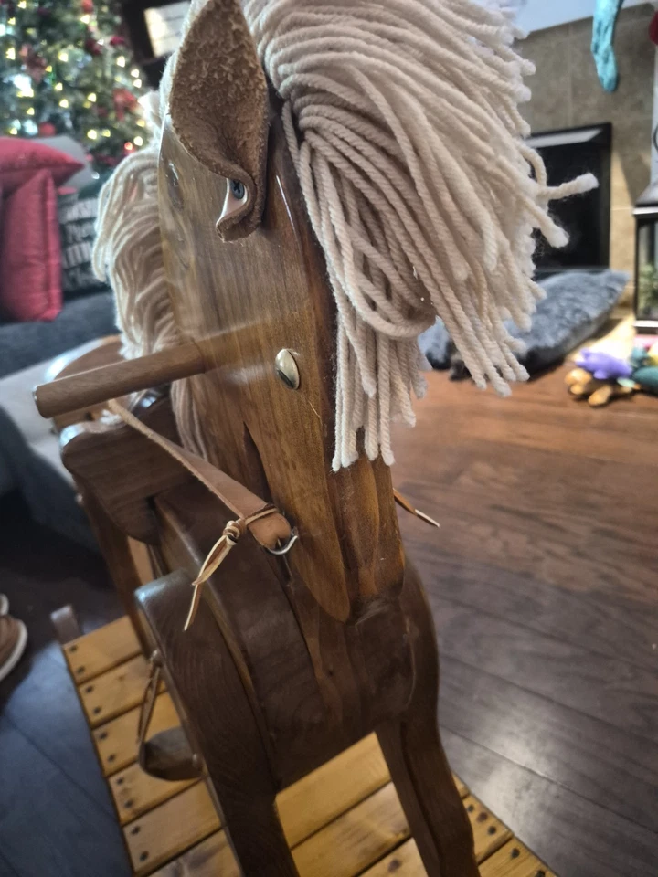 Mecedor de madera artesanal vintage 37 pulgadas por 40 pulgadas.  Foto 3 de 4