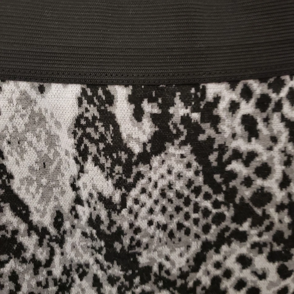 Falda lápiz Jaclyn Smith M negra gris con estampado de piel de serpiente tejida elástica para mujer Foto 4 de 4
