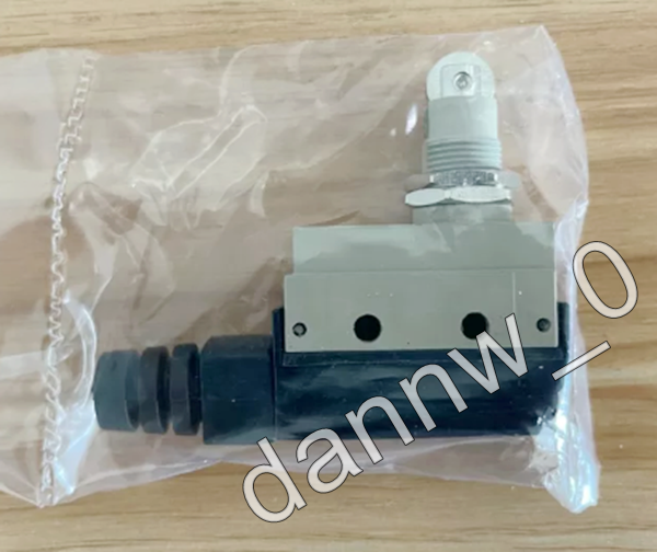 Omron SHL-Q2255 Limit Switch – New In Box, Original NIB, Free Shipping
