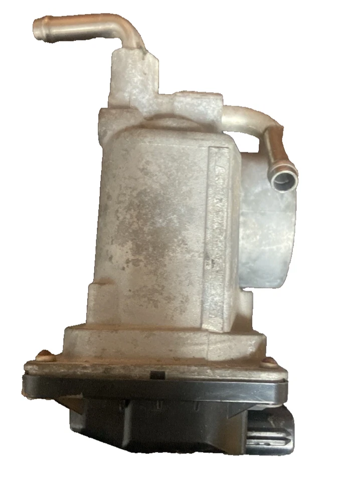 2007 Toyota Yaris Throttle Body 22030-21030 OEM - Image 4 of 4