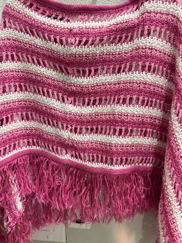 Vintage American Attitudes Co 70s Open Knit Fringe Poncho Shawl Girls - Picture 4 of 4