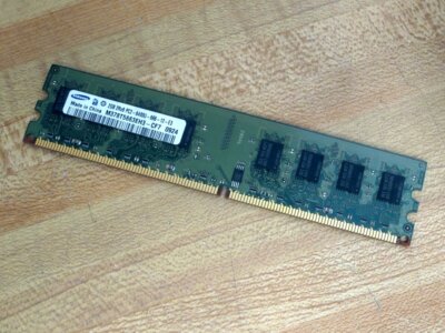 Samsung M378T5663EH3-CF7 Memory Module